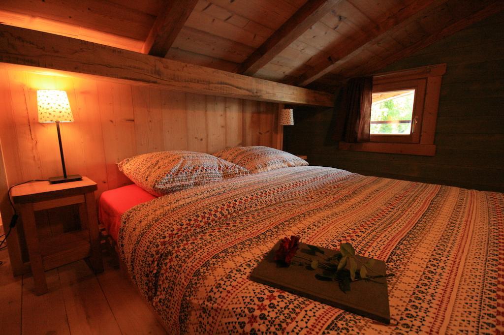 Bed and Breakfast Domaine Des Brouilles Malafretaz Zimmer foto